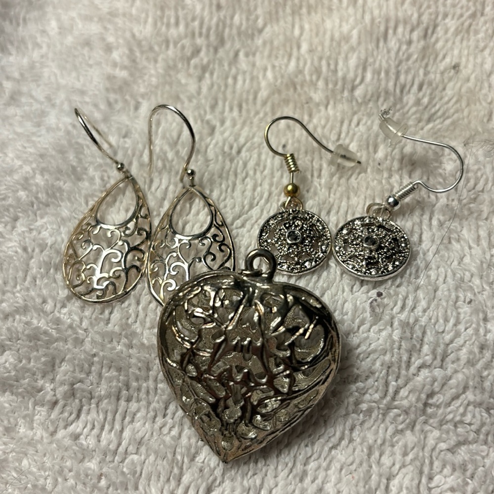 Silver heart pendant & 2 sets of earrings. New condition. Sold as a set